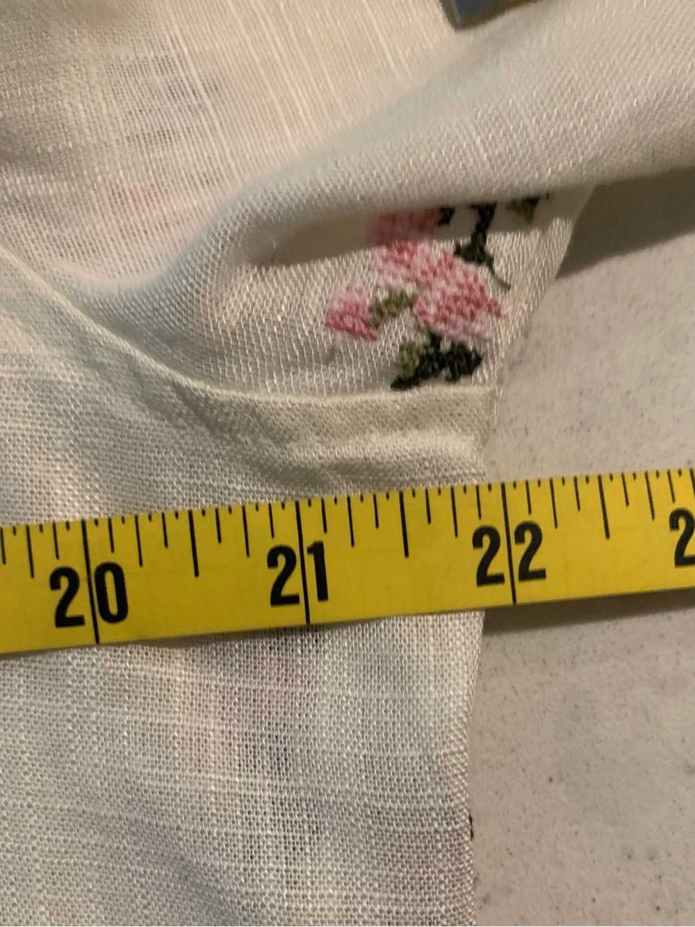 cupcakes & cashmere Cream Linen Blend Top with Pink Embroidered Flower - M - Picture 7 of 8